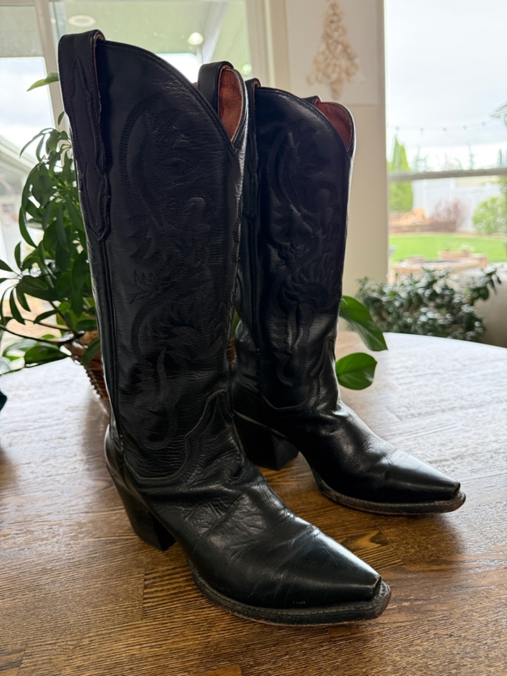 MARIA BLACK LEATHER BOOT BY DAN POST